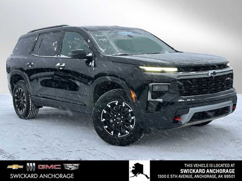 Used 2025 Chevrolet Traverse Z71 image 1