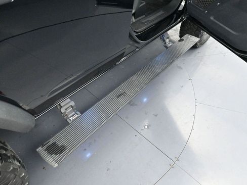 Used 2023 Ford Bronco Badlands image 9