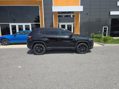 Used 2025 Jeep Compass Latitude w/ Altitude Special Edition AWD/4WD image 7