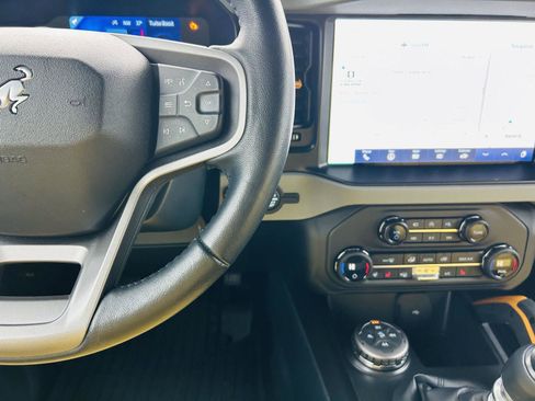 Used 2023 Ford Bronco Badlands image 19