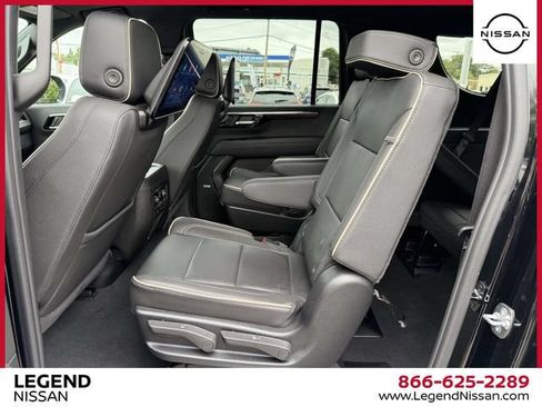 Used 2025 Chevrolet Suburban Premier AWD/4WD image 21