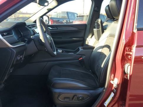 Certified 2024 Jeep Grand Cherokee L Laredo image 4