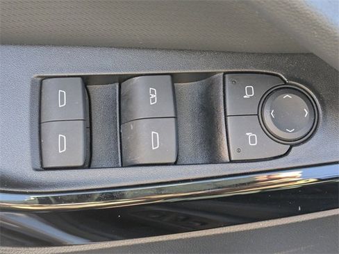 Used 2025 Chevrolet Equinox LT w/ Convenience Package II image 12