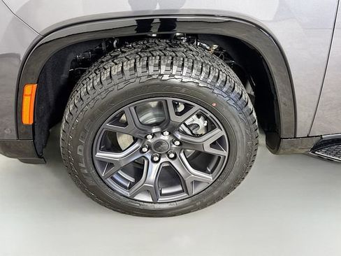 New 2026 Jeep Grand Wagoneer 4WD image 37