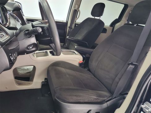 Used 2012 Dodge Grand Caravan SXT image 6