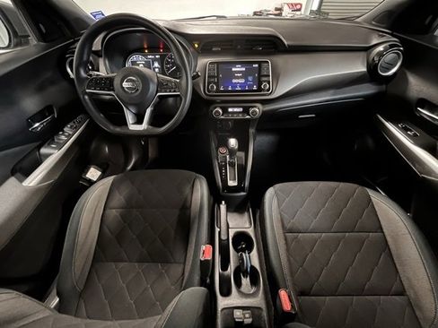 Used 2020 Nissan Kicks SV image 17
