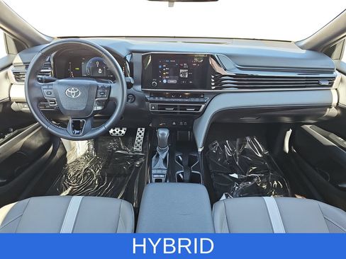 Used 2025 Toyota Camry SE FWD image 9