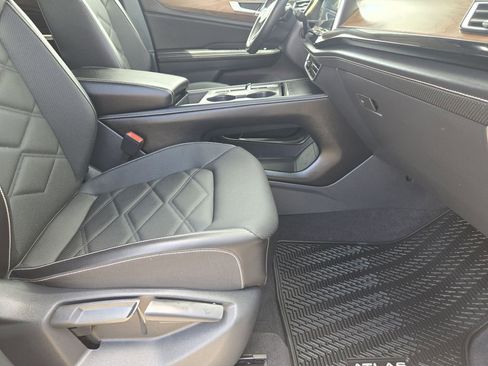 Used 2024 Volkswagen Atlas SE image 15