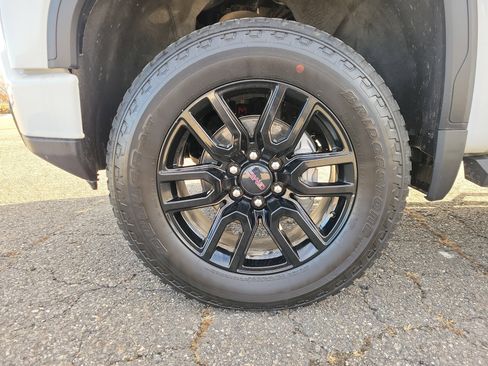 Used 2023 GMC Sierra 1500 Elevation w/ X31 Off-Road Package image 12