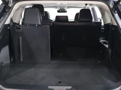 Used 2023 Toyota Highlander XLE FWD image 33