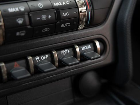 Used 2020 Ford Mustang Shelby GT500 w/ Technology Package image 29