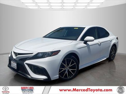 Certified 2022 Toyota Camry SE FWD image 1