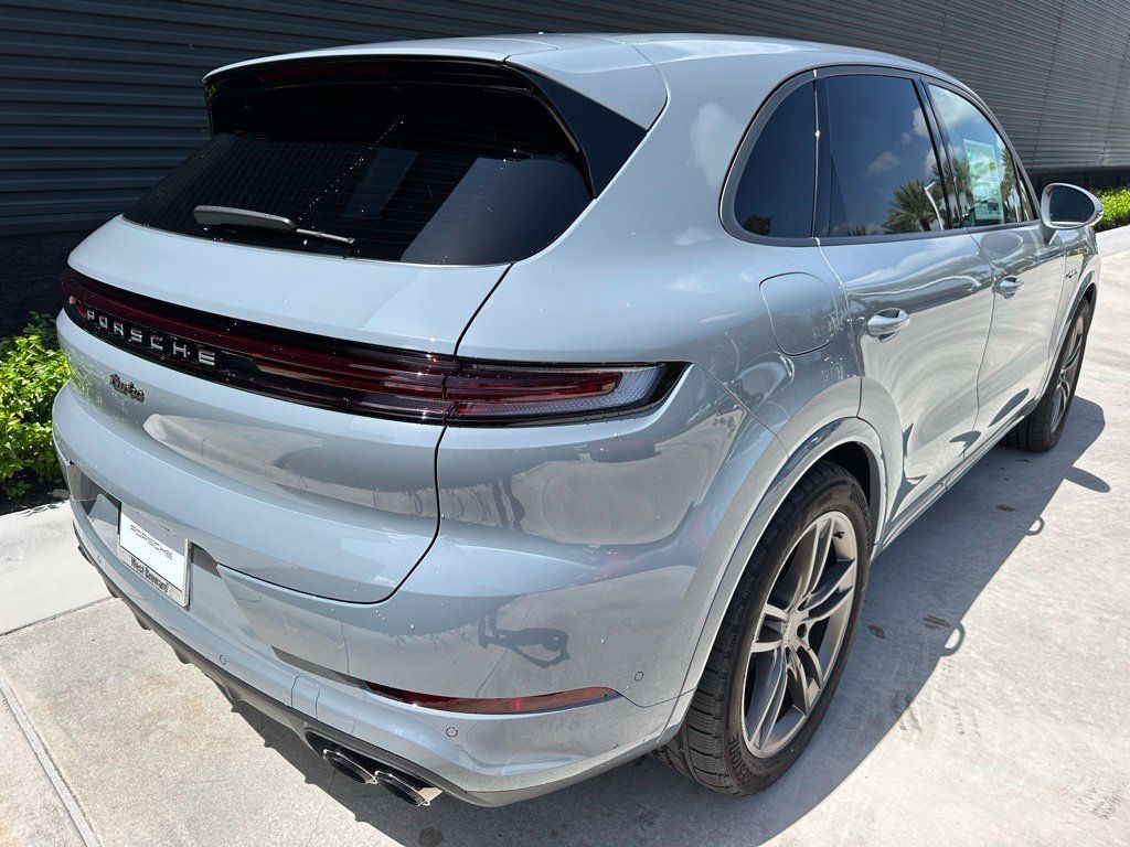 Certified 2025 Porsche Cayenne Turbo AWD/4WD image 9