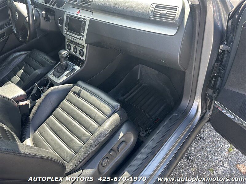 Used 2008 Volkswagen Passat VR6 FWD image 20
