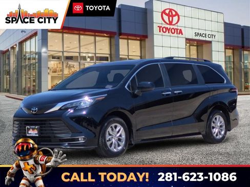 Certified 2026 Toyota Sienna XLE FWD image 1