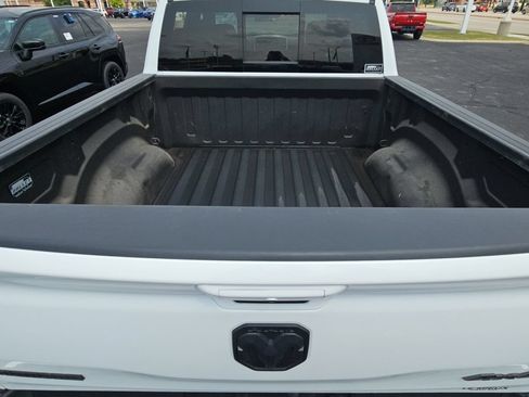 Used 2020 RAM 1500 4x4 Crew Cab image 27
