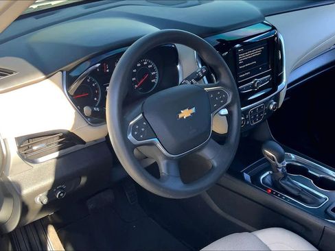 Used 2022 Chevrolet Traverse LS image 16