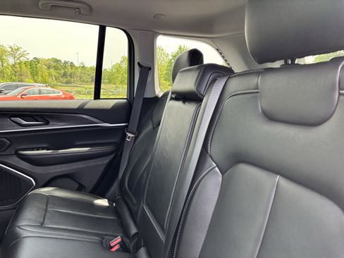 Used 2022 Jeep Grand Cherokee Limited 4xe image 18