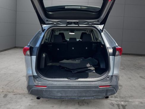 Used 2021 Toyota RAV4 LE AWD/4WD image 19