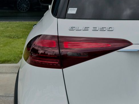 Used 2024 Mercedes-Benz GLE 350 4MATIC image 11
