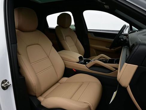 New 2026 Porsche Cayenne Coupe AWD/4WD image 18
