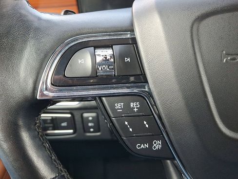Used 2019 Lincoln Navigator Reserve image 23