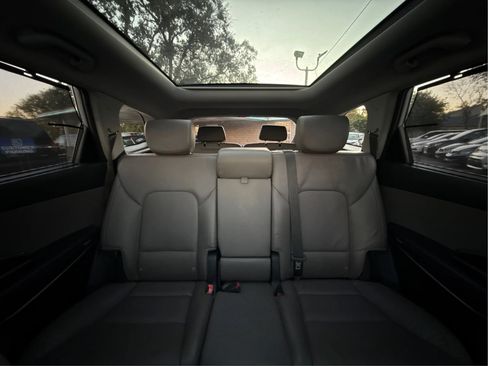 Used 2016 Hyundai Santa Fe SE w/ Option Group 03 FWD image 22
