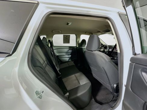 Used 2025 Nissan Rogue SV image 29