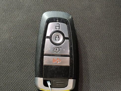 Used 2021 Ford Explorer XLT AWD/4WD image 32