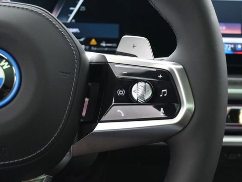 New 2026 BMW 750e xDrive w/ Premium Package image 28