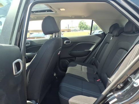 Used 2025 Hyundai Venue SEL FWD image 11