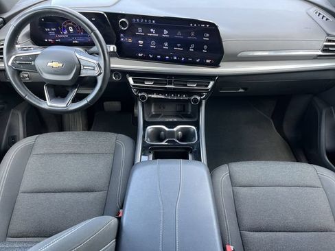 Used 2024 Chevrolet Traverse LT AWD/4WD image 3