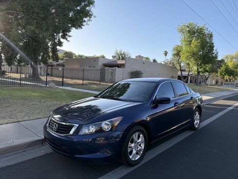 Used 2010 Honda Accord LX-P image 2