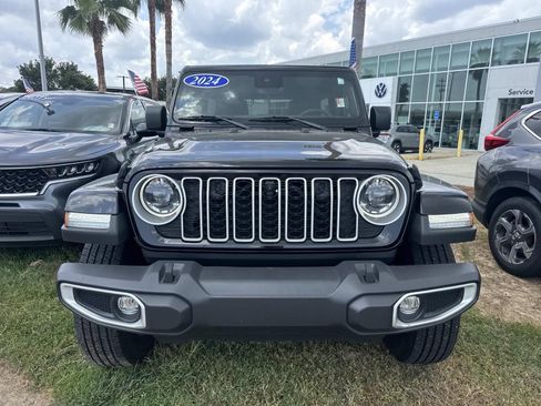 Used 2024 Jeep Wrangler Unlimited Sahara w/ Technology Group AWD/4WD image 2