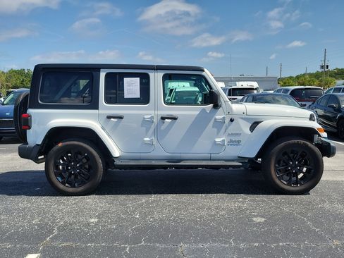 Used 2023 Jeep Wrangler Unlimited Sahara AWD/4WD image 8