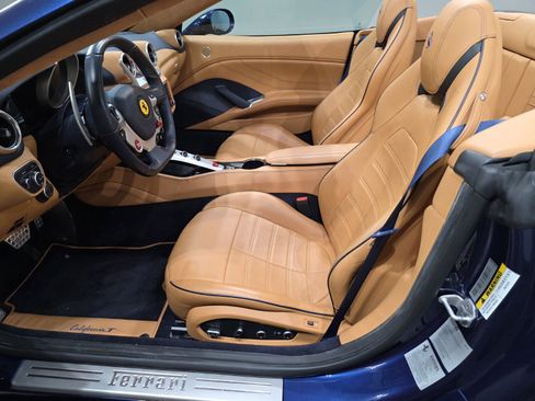 Used 2016 Ferrari California T image 6