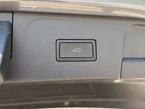 Used 2025 Volkswagen Atlas SE AWD/4WD image 18