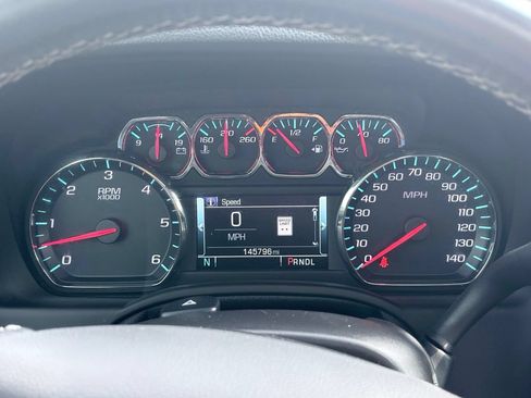 Used 2019 Chevrolet Suburban LT RWD image 9