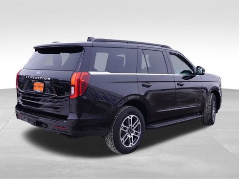 Certified 2025 Ford Expedition Active image 6