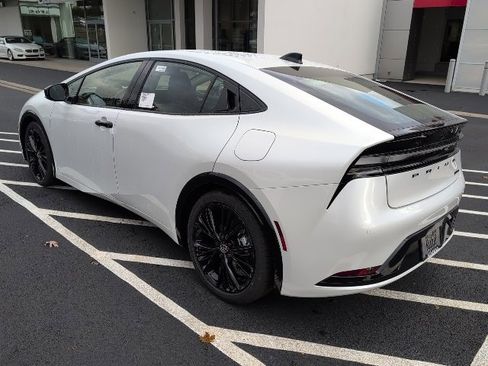 New 2026 Toyota Prius Plug-In Hybrid image 9