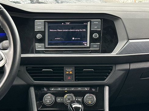 Used 2024 Volkswagen Jetta SE image 15