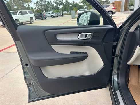 Used 2026 Volvo XC40 B5 Ultra w/ Protection Package Premier image 18