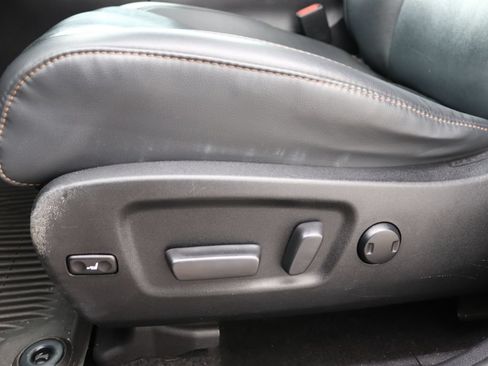 Used 2019 Toyota Highlander XLE AWD/4WD image 28