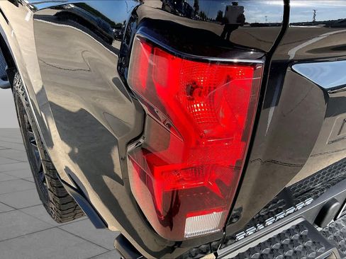 Used 2024 Chevrolet Colorado LT w/ LT Convenience Package II RWD image 27