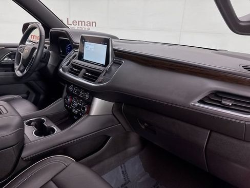 Used 2024 Chevrolet Suburban Premier AWD/4WD image 32
