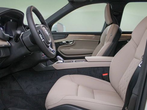 Used 2026 Volvo XC90 B5 Plus w/ Protection Package Premier AWD/4WD image 25