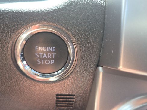 Used 2021 Toyota 4Runner Limited AWD/4WD image 17