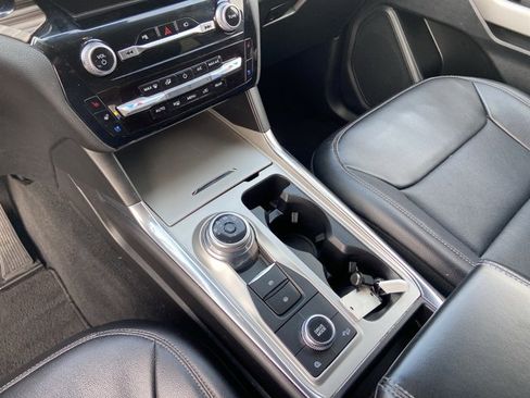 Used 2023 Ford Explorer Limited image 38