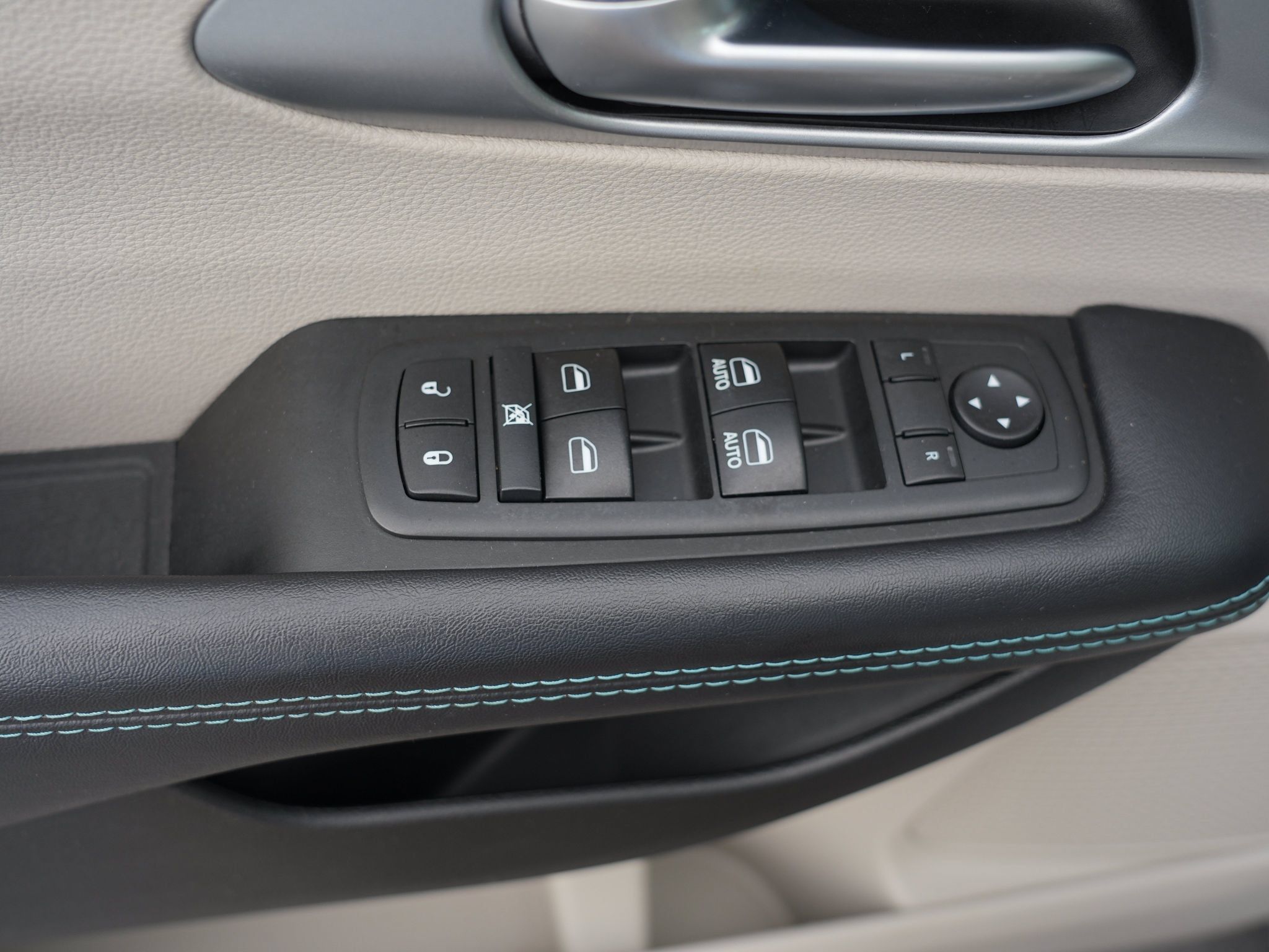 Used 2017 Chrysler Pacifica Touring Plus FWD image 18