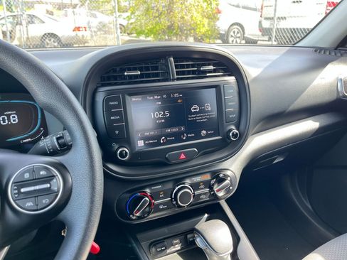 Used 2025 Kia Soul LX w/ LX Technology Package image 17